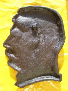 Сталин И. В. Барельеф, чугун.