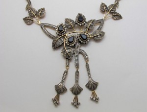 Колье, золото, брилланты, сапфиры.