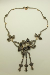 Колье, золото, брилланты, сапфиры.