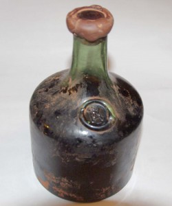 Бутылка коньяка (дореволюционная)