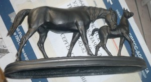 Кобыла с жеребенком. Посядо.