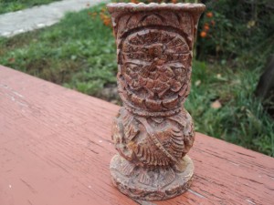 Вазочка. Камень. Резьба.