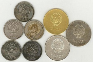 Подборка школьных медалей.