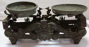 весы (не коромыслом, не безмен) со змеями
