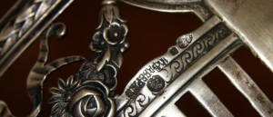 Нечто серебряное аля Фаберже.Подходим,глядим,предлагаем