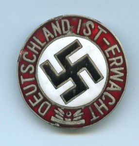 Большой знак с эмалями. Подскажите, что это.