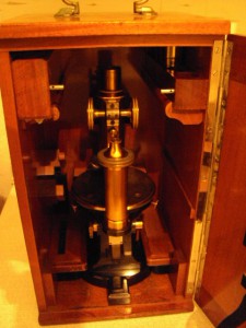Микроскоп в коробке Carl Zeiss