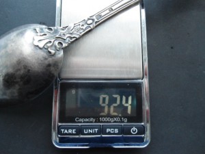 красивая ложка из серебра