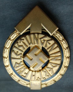 ЗОЛОТОЙ ЗНАК ДЛЯ РУКОВОДИТЕЛЕЙ ГЮ