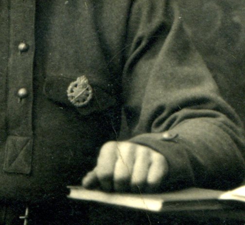 Солдат с знаком Латышского стрелкового полка