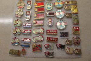 Ордена Ленина кучей на значках