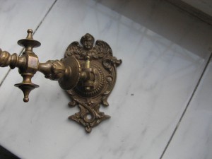 Бра или подсвечник для пианино