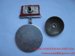 Медаль За отвагу, №51573, на четырехугольной колодочке, род
