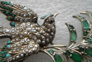 Брошь птичка на ветке 84