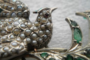 Брошь птичка на ветке 84