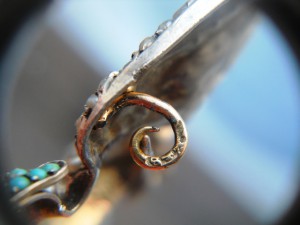 Брошь птичка на ветке 84