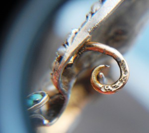 Брошь птичка на ветке 84