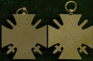 Почетный крест 1914-1918 гг.- 2 шт. (разные)