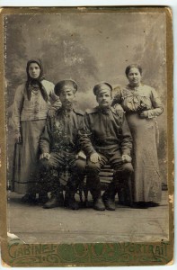 Солдат с женой. 2 фото 1915г.