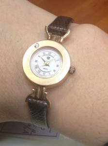 Золотые часики с Брюликом(новые)