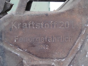 две канистры 20л. - Рейх ... 42г. и СС