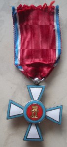 Люксембург - крест ордена заслуг.
