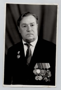 Незамысловатое фото ветерана с наградами, Запорожье, 11х18см