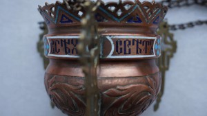 Лампада церковная, украшенная полихромными эмалями. XIX век.