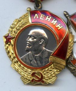 "Ленин" со "Знамёнами" в красивой упаковке.