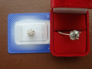 2 камня по 2,05 ct