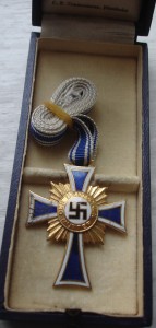 Немецкая мать в золоте (3й рейх)