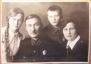 Со знаками и орденом.