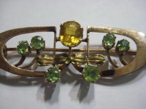 Брошь Демантоиды и Падпараджы 56пр. Русская школа