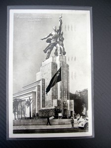 Рабочий и колхозница на выставке в Париже 1937