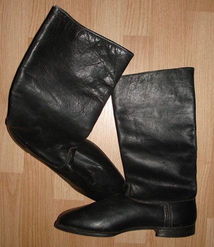 Сапоги женские на войну.