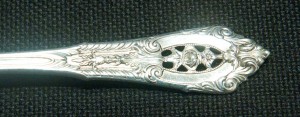 красивый столовый сервиз "Роза" 925