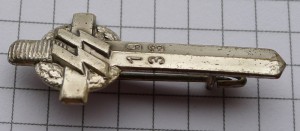 Знак участника марша SS-1933 года и антисемитский значок