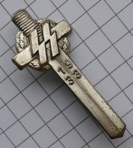 Знак участника марша SS-1933 года и антисемитский значок