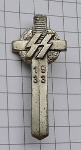 Знак участника марша SS-1933 года и антисемитский значок