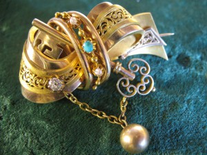 Брошь 56 пробы.Бриллиант,бирюза и жемчуг.Очень красивая !