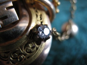 Брошь 56 пробы.Бриллиант,бирюза и жемчуг.Очень красивая !