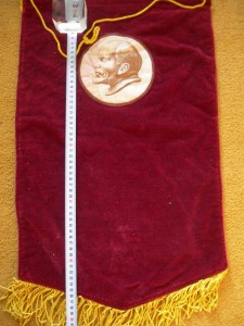 3 бархатных вымпела.