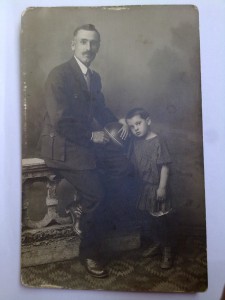 Киевская фотография. Мужчина с ребенком.