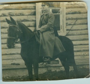 2 фото. Красноармеец на коне. 1935г.