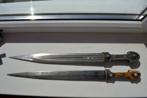 Два кинжала в серебре("грузин" и...?).