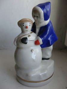 Девочка и снеговик.