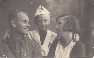 военный медик. Что за знак на груди ?