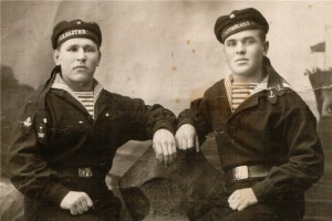 Моряки. Надписи на бескозырках.