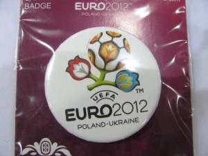 Значок "EURO-2012", белый, материал - пластик, на заколке