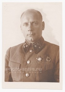 Генерал-майор артиллерии Якволев ЕИ, КЗ, 20 лет РККА 1942